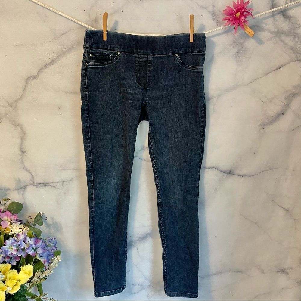 3/$20 Dalia Dark Wash Pull-on Jeans Size 6